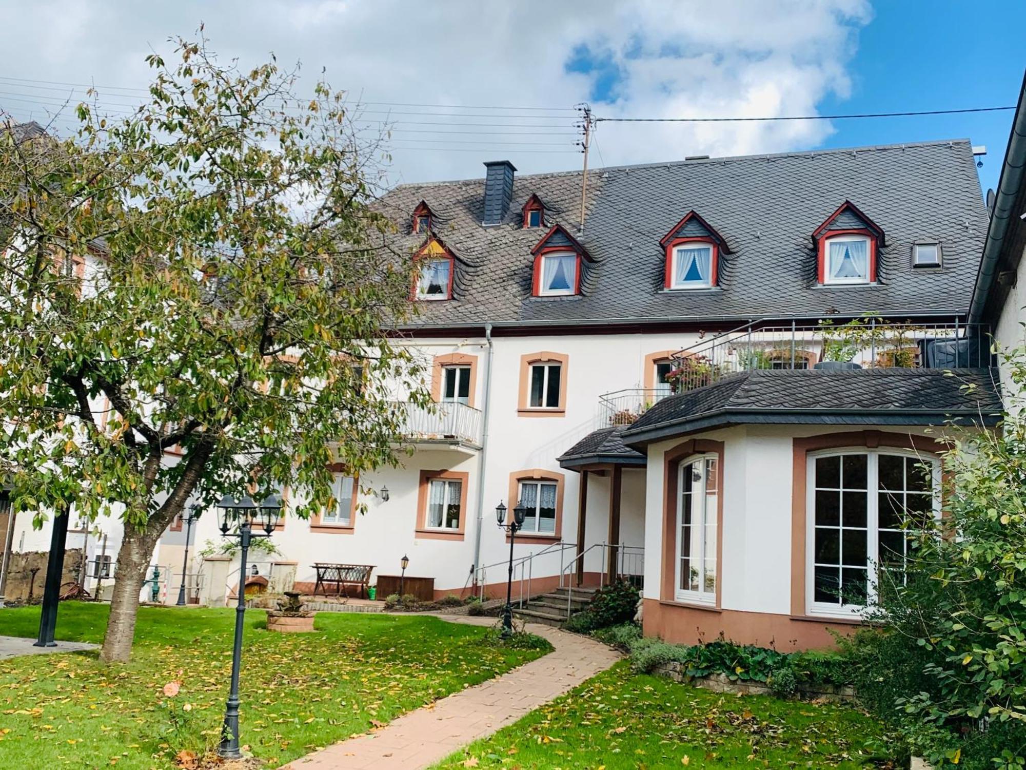 Weinhof Michael Morbach Zeltingen-Rachtig Exterior foto